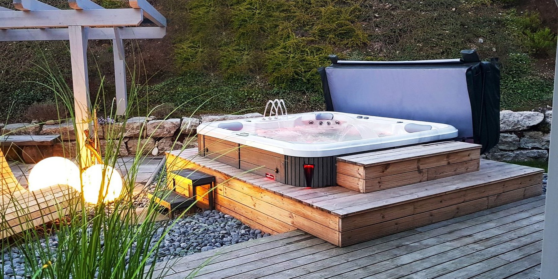 WHIRLPOOL & SWIM SPA